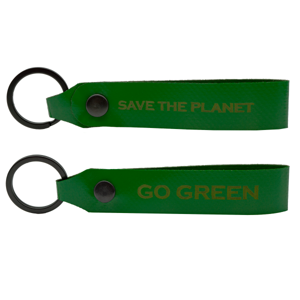 GO GREEN - safe the planet Schl&uuml;sselanh&auml;nger aus LKW Planenstoff upcicling