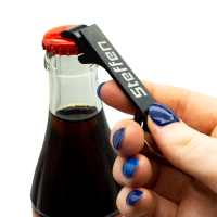 Flaschenöffner Schlüsselanhänger mit Name Wunschname personalisiert individuell farbig Gravur Schwarz
